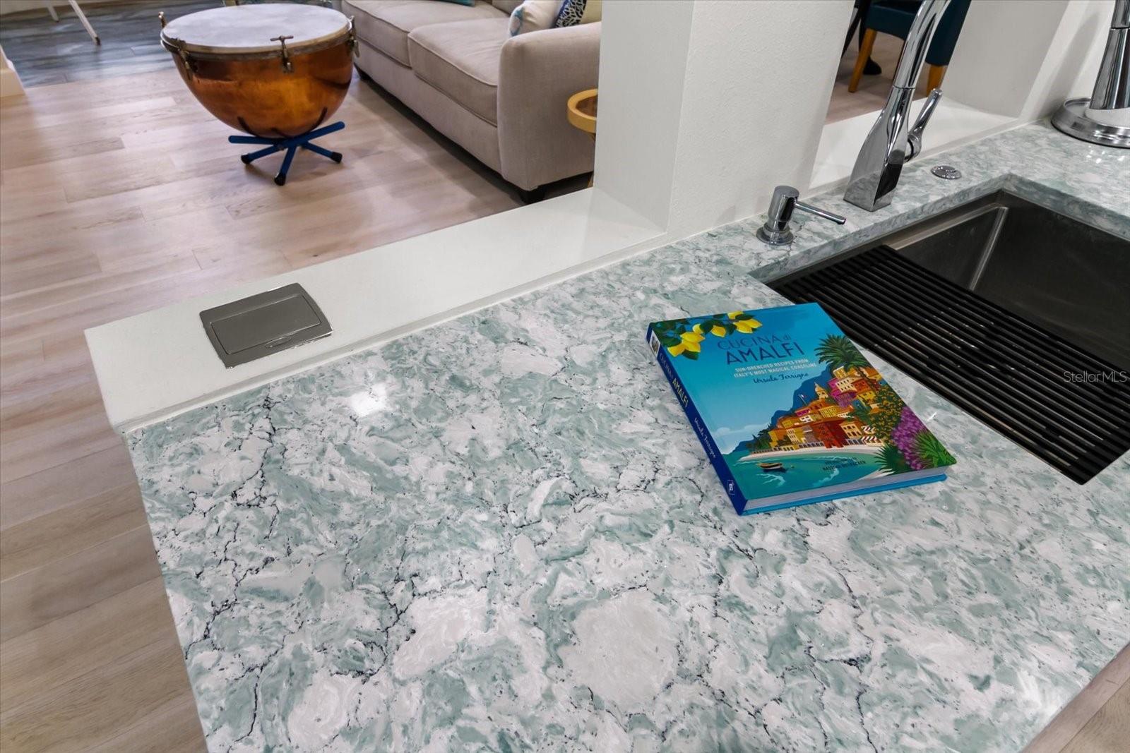 Image 25 of 46 For 174 Golden Gate Point 32