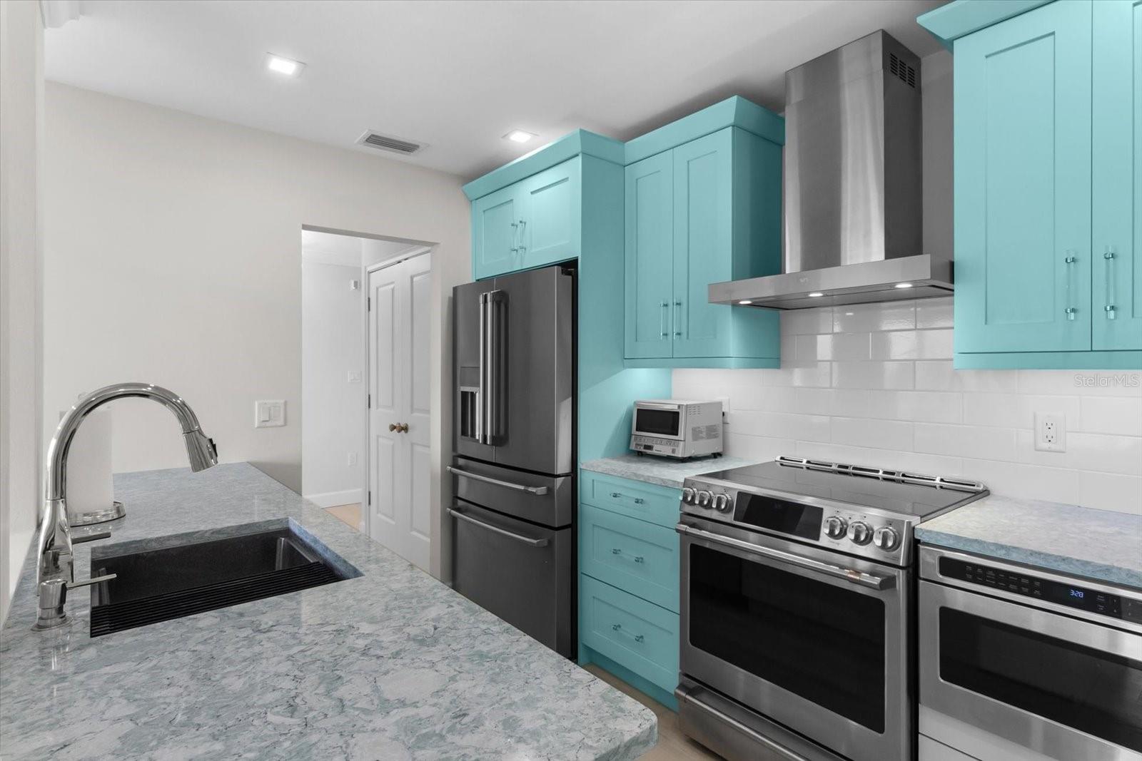 Image 27 of 46 For 174 Golden Gate Point 32