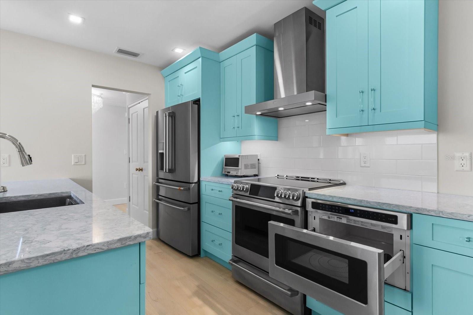 Image 28 of 46 For 174 Golden Gate Point 32