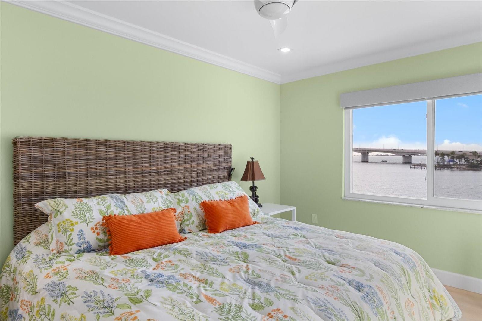 Image 30 of 46 For 174 Golden Gate Point 32