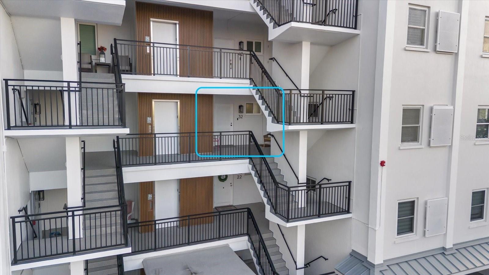 Image 4 of 46 For 174 Golden Gate Point 32