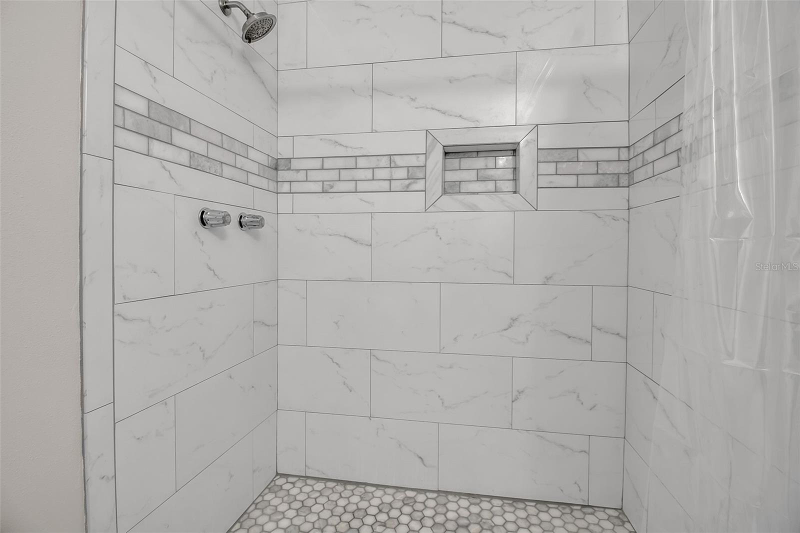 Image 16 of 41 For 3484 Lake Bayshore Drive P515