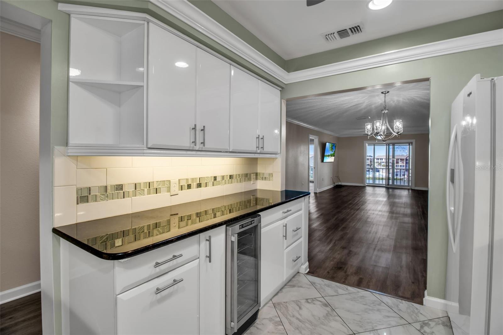 Image 5 of 41 For 3484 Lake Bayshore Drive P515