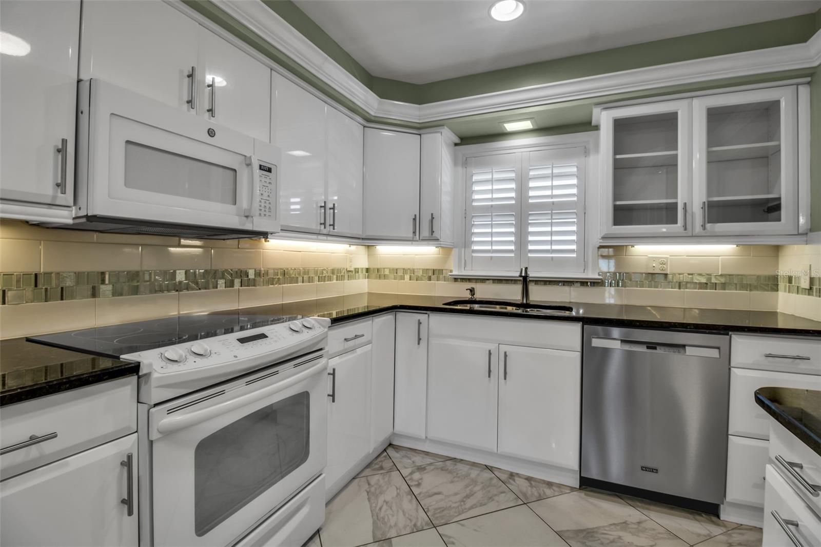 Image 6 of 41 For 3484 Lake Bayshore Drive P515