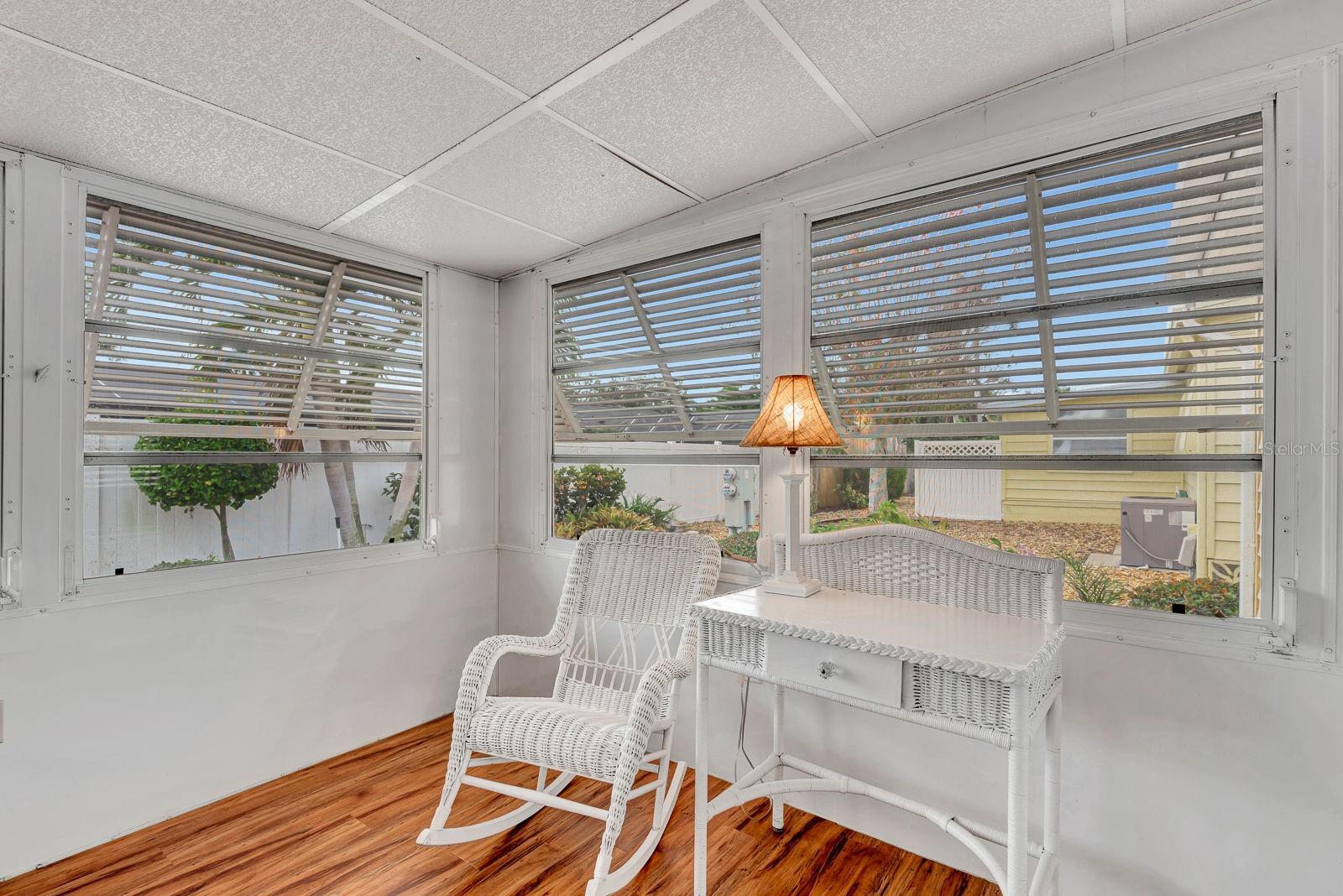 Image 11 of 43 For 2107 Palma Sola Boulevard 84