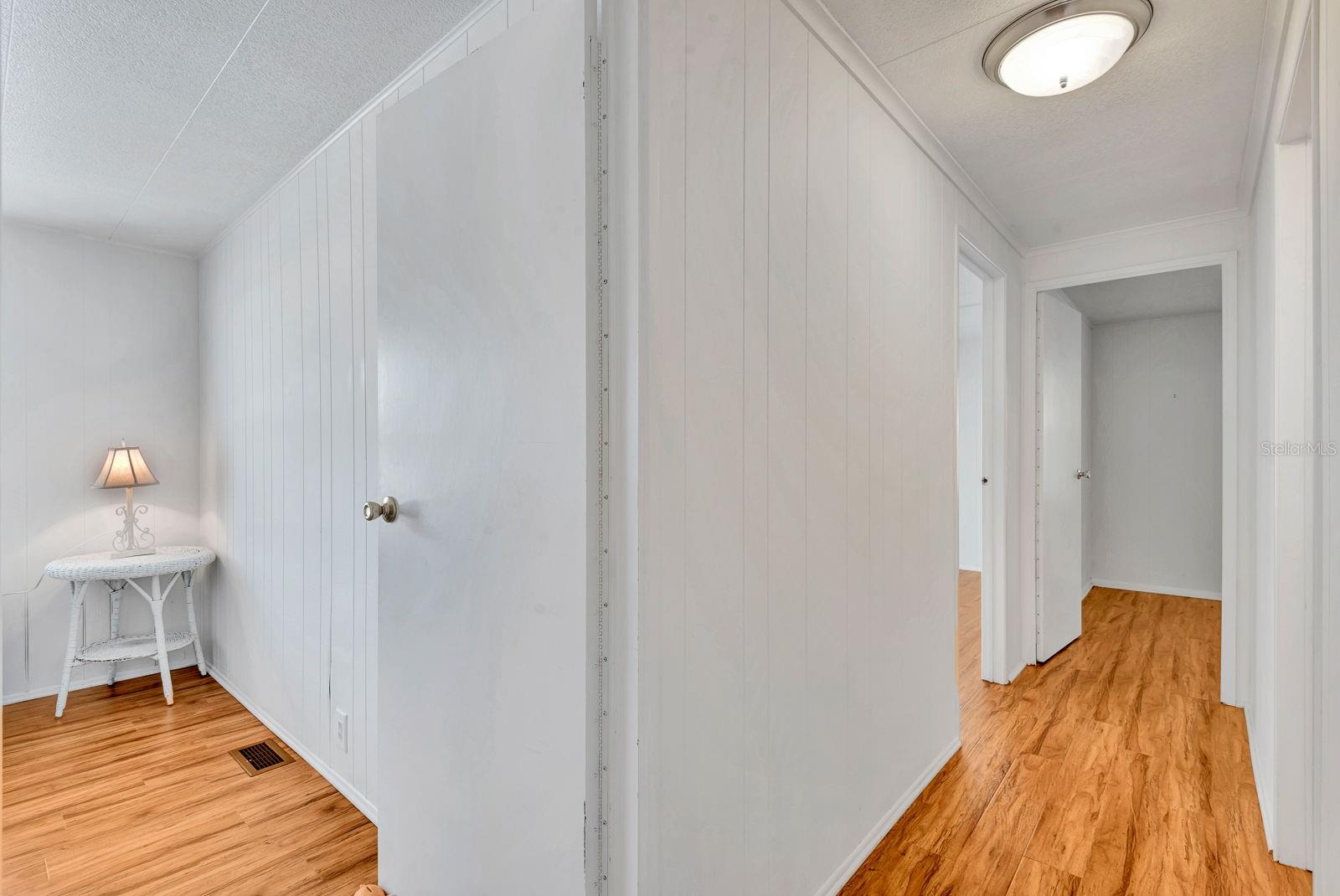 Image 14 of 43 For 2107 Palma Sola Boulevard 84