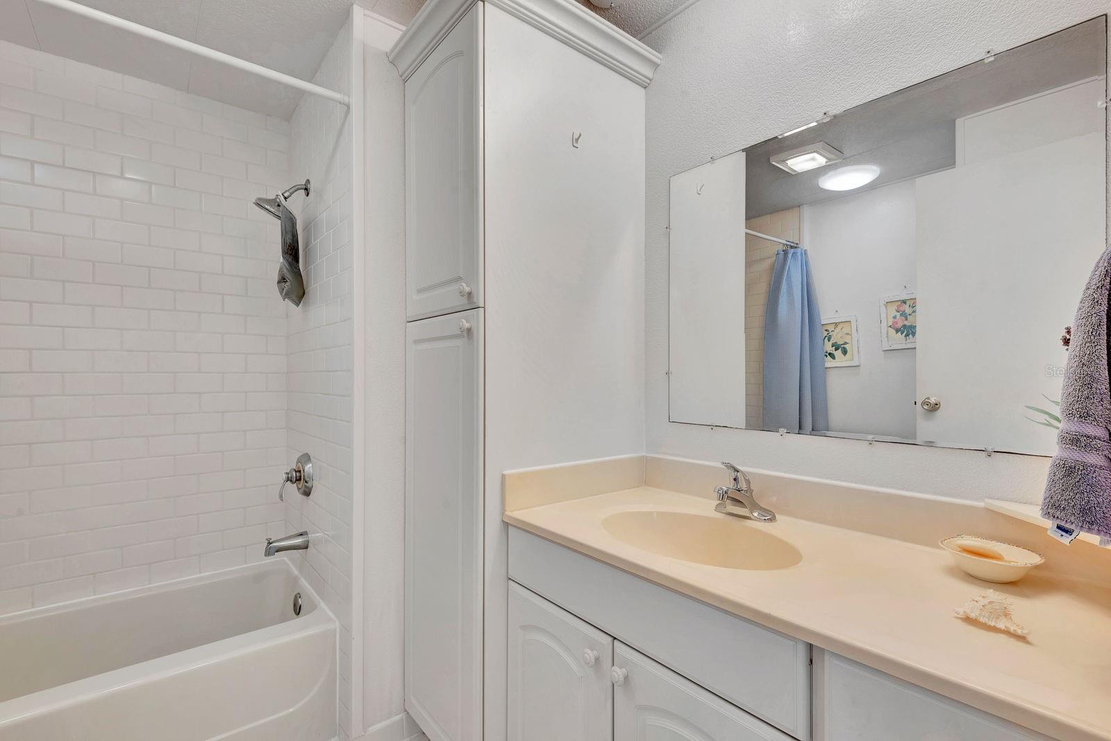 Image 17 of 43 For 2107 Palma Sola Boulevard 84