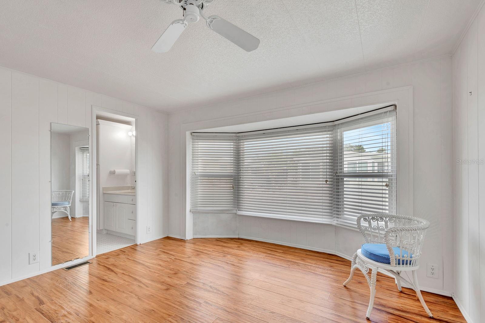 Image 18 of 43 For 2107 Palma Sola Boulevard 84