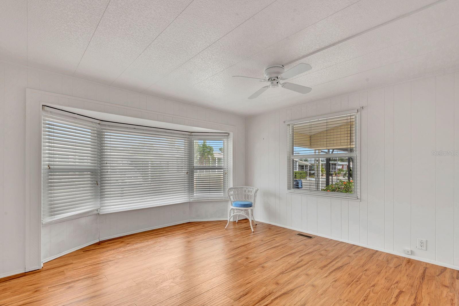 Image 19 of 43 For 2107 Palma Sola Boulevard 84