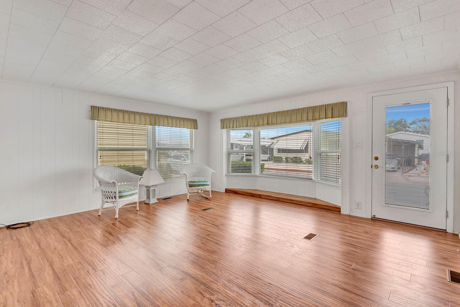 Image 2 of 43 For 2107 Palma Sola Boulevard 84