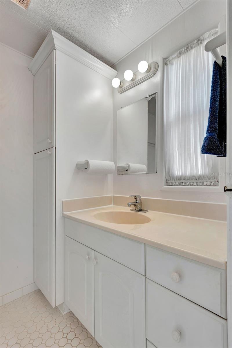 Image 21 of 43 For 2107 Palma Sola Boulevard 84