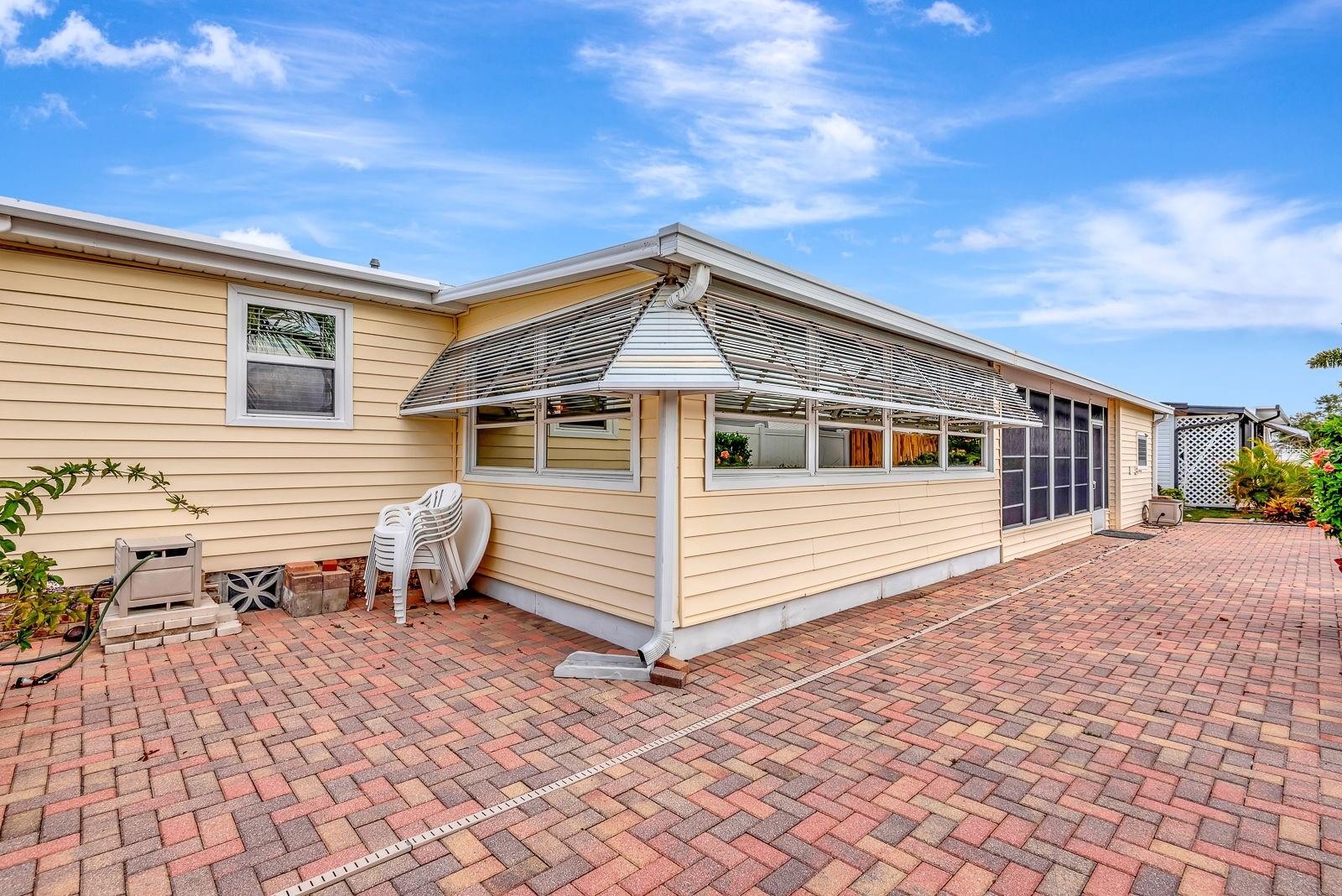 Image 23 of 43 For 2107 Palma Sola Boulevard 84