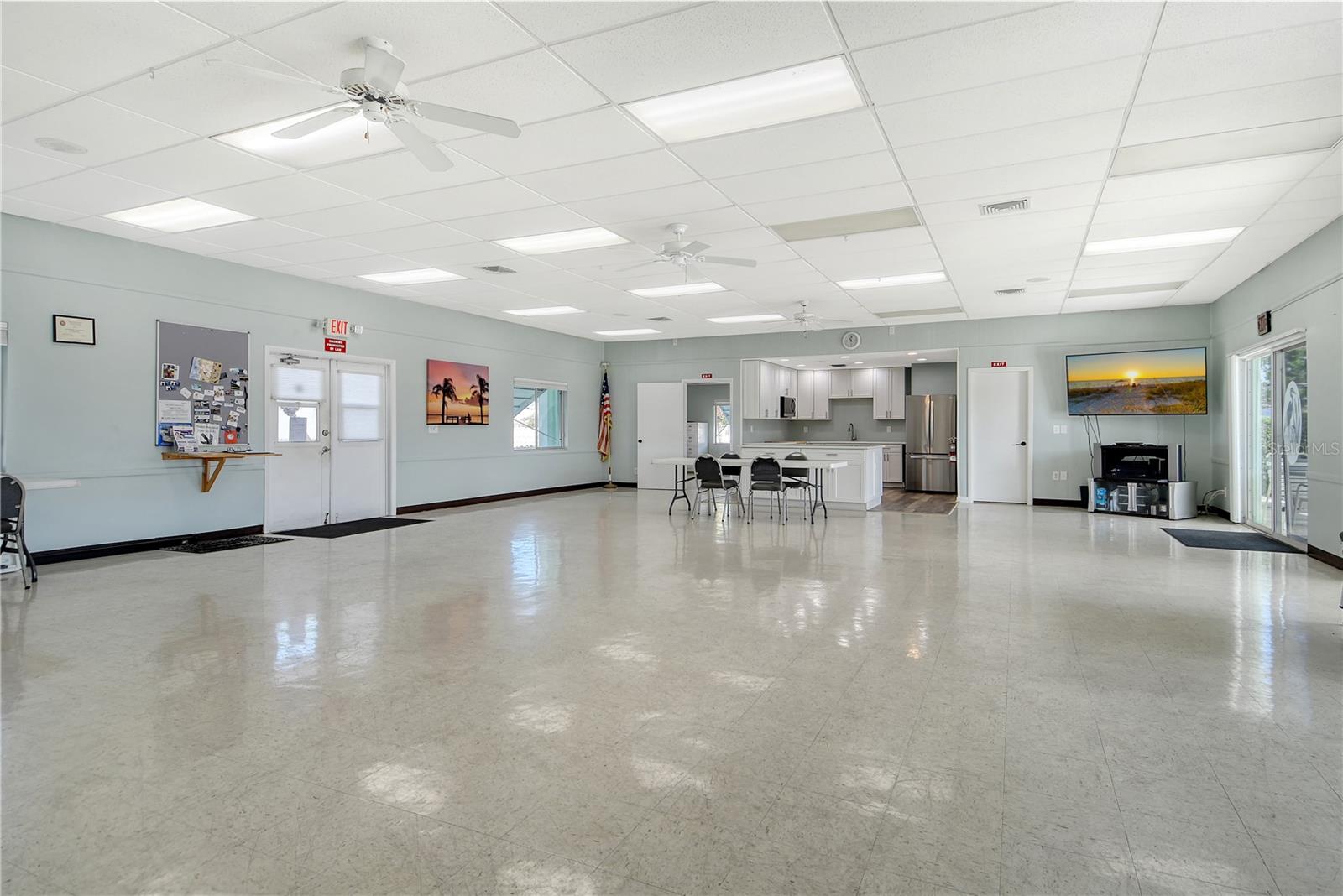 Image 38 of 43 For 2107 Palma Sola Boulevard 84