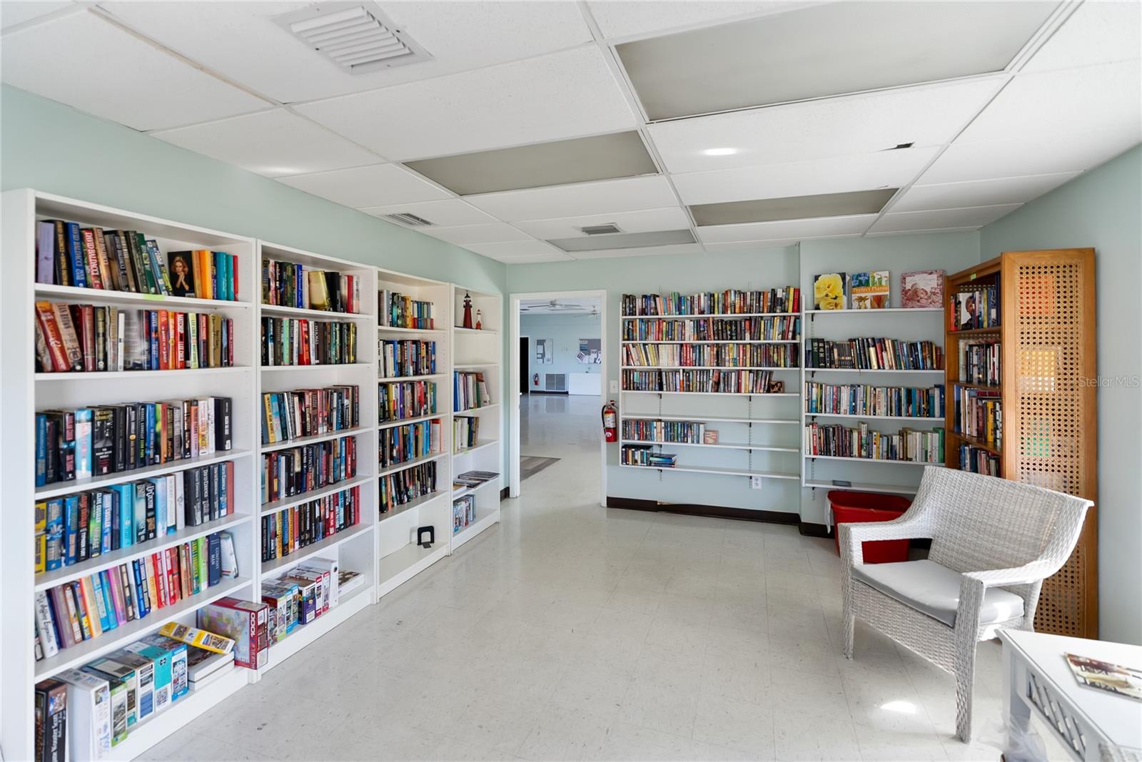 Image 39 of 43 For 2107 Palma Sola Boulevard 84