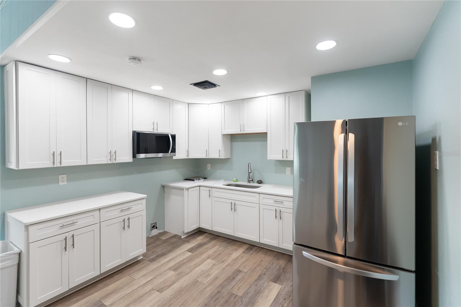 Image 40 of 43 For 2107 Palma Sola Boulevard 84