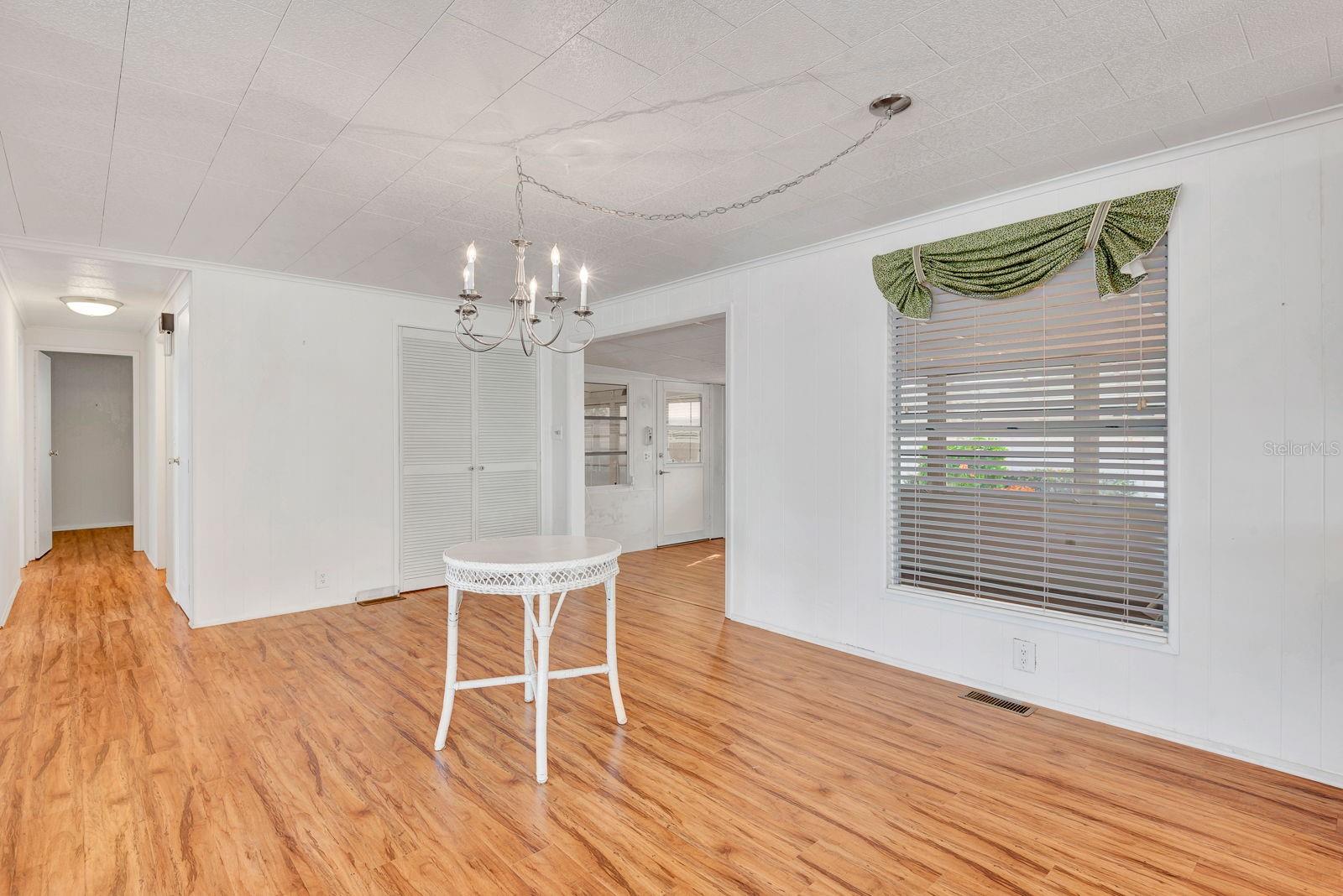 Image 6 of 43 For 2107 Palma Sola Boulevard 84