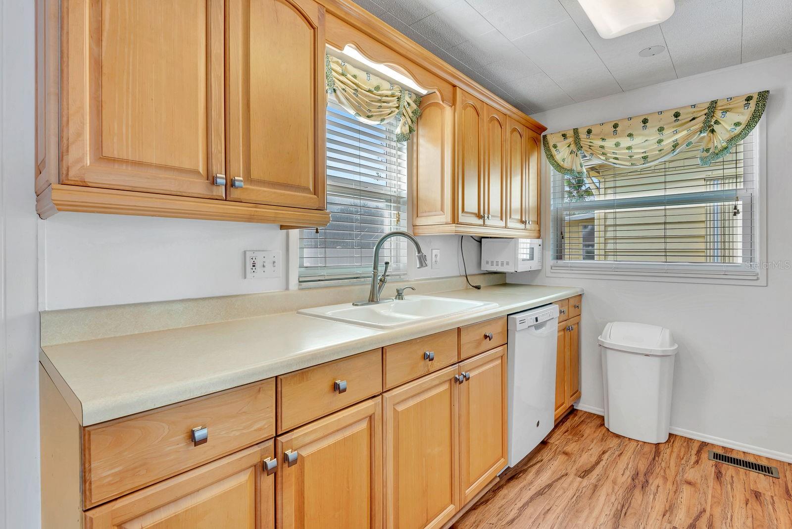 Image 7 of 43 For 2107 Palma Sola Boulevard 84