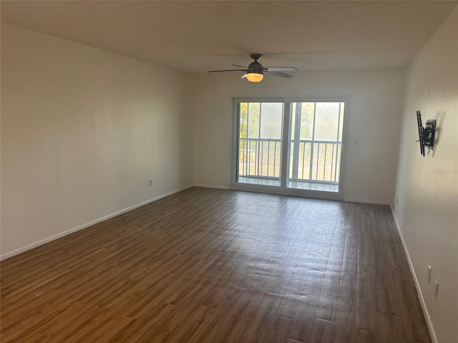 Image 10 of 17 For 1540 Glen Oaks Drive E B222