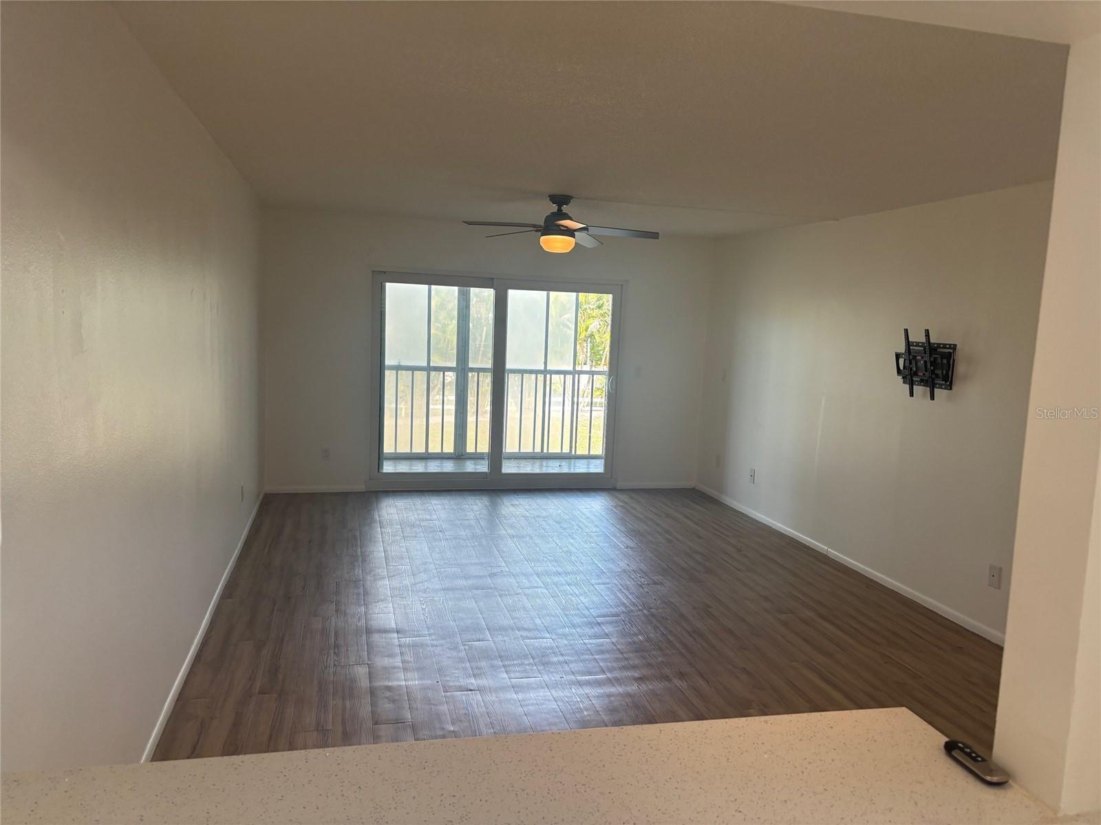 Image 11 of 17 For 1540 Glen Oaks Drive E B222