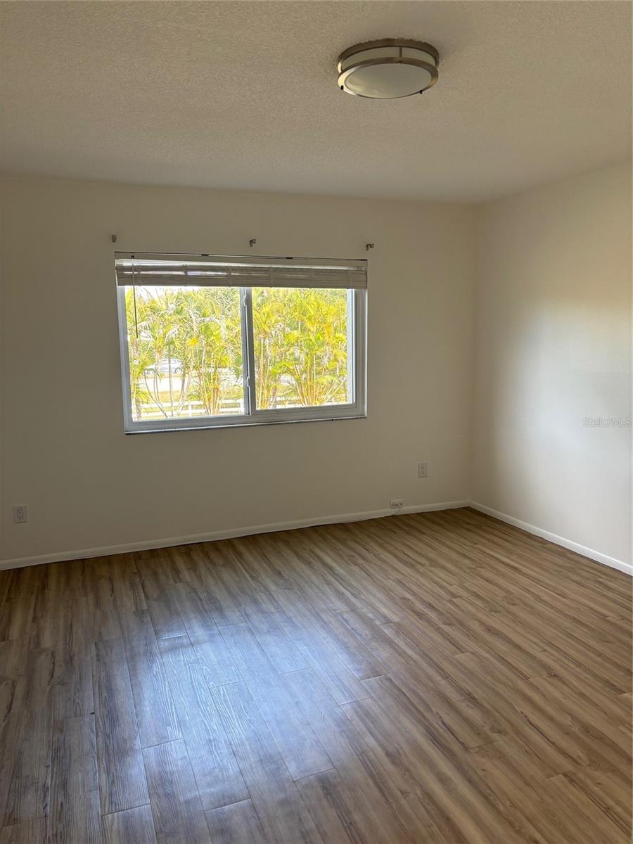 Image 14 of 17 For 1540 Glen Oaks Drive E B222