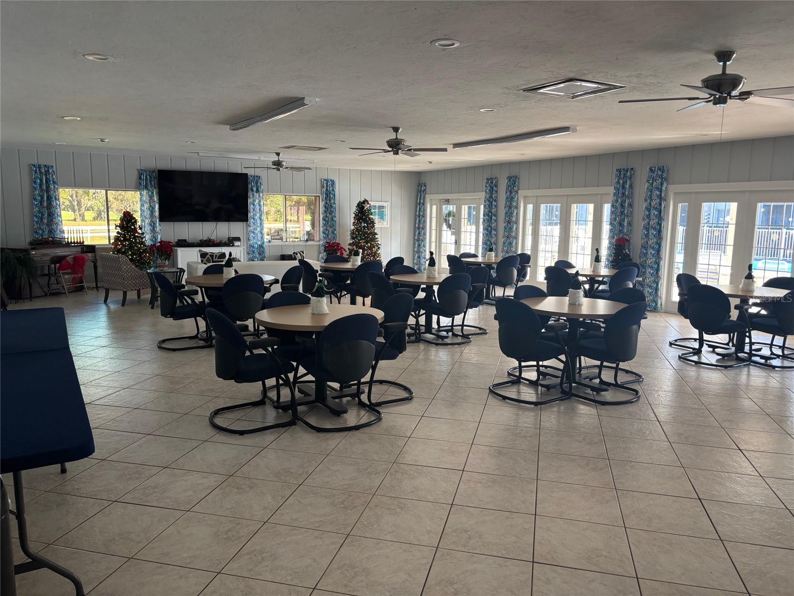 Image 4 of 17 For 1540 Glen Oaks Drive E B222