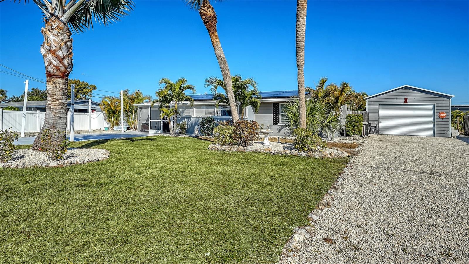 Listing photo id 8 for 848 4th Street