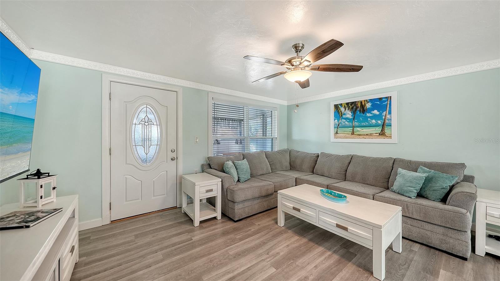 Listing photo id 10 for 848 4th Street