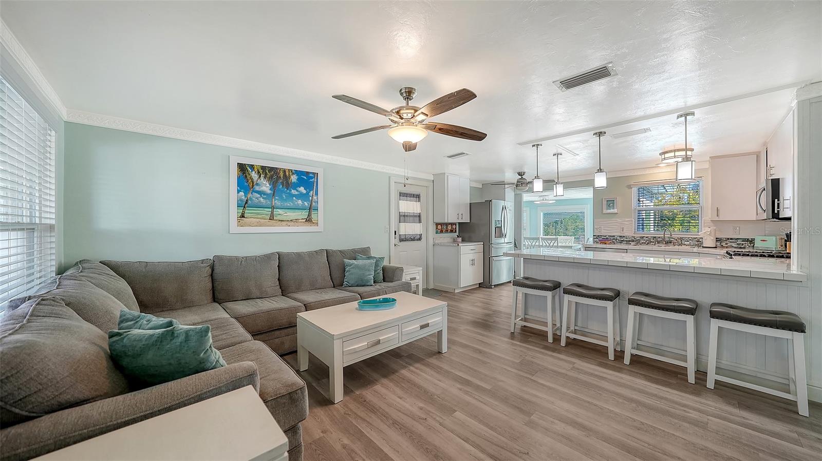 Listing photo id 11 for 848 4th Street