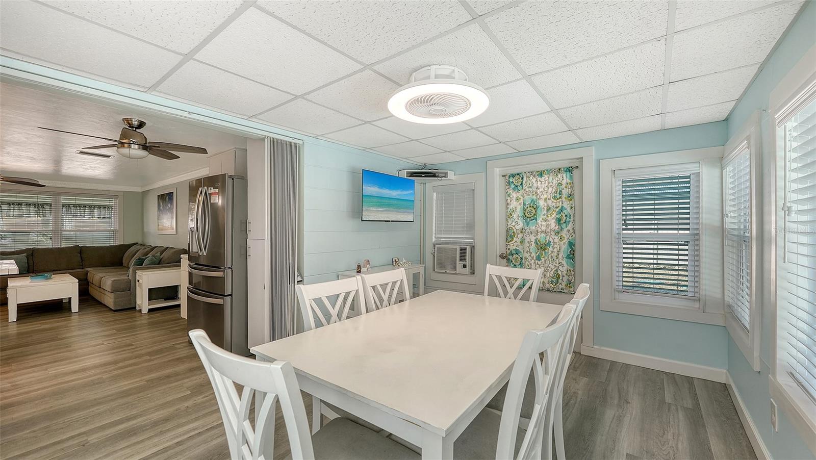 Listing photo id 12 for 848 4th Street