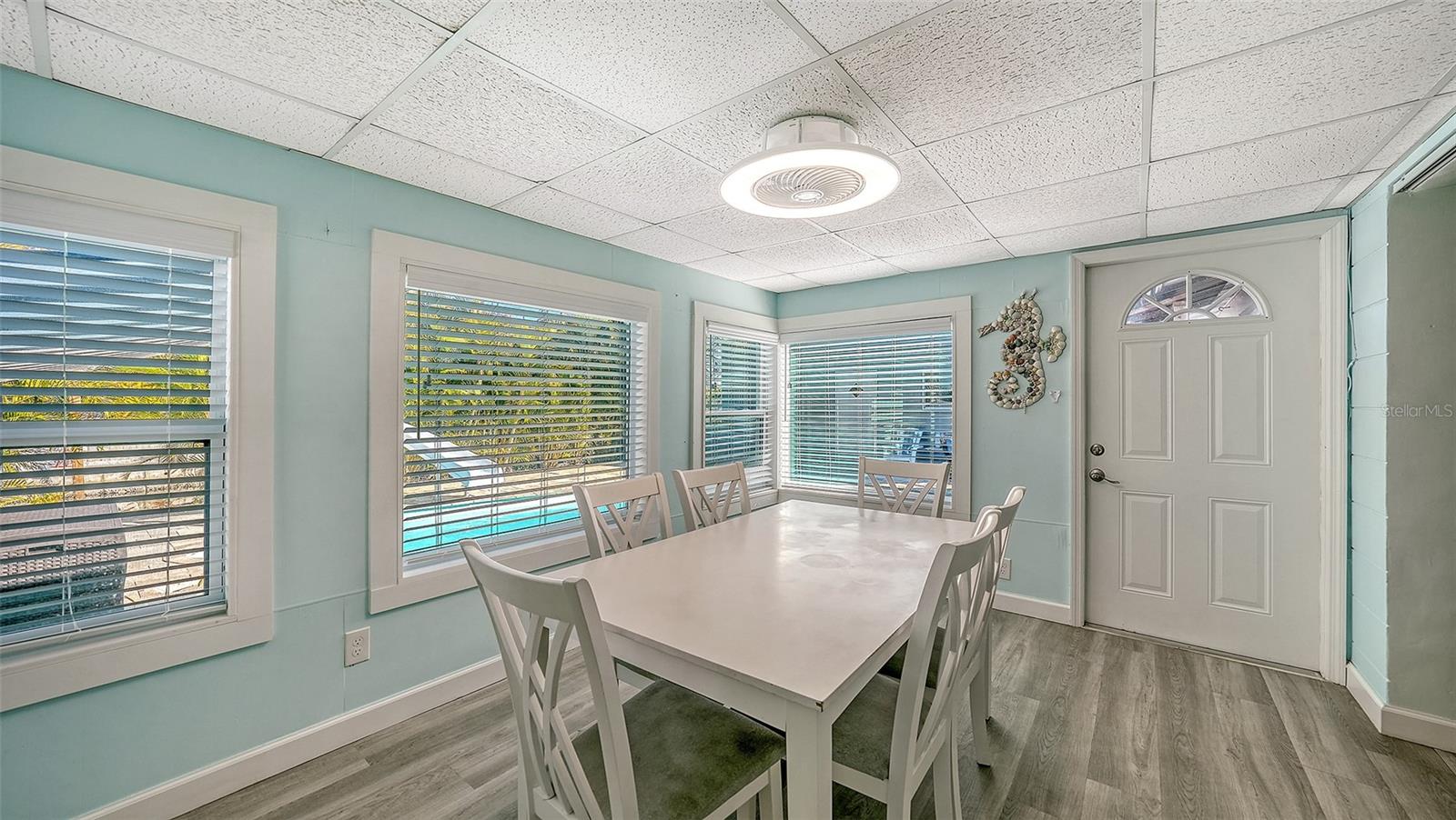 Listing photo id 14 for 848 4th Street