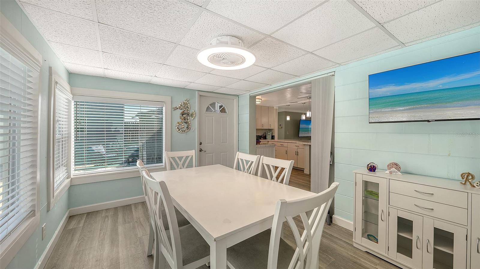 Listing photo id 15 for 848 4th Street