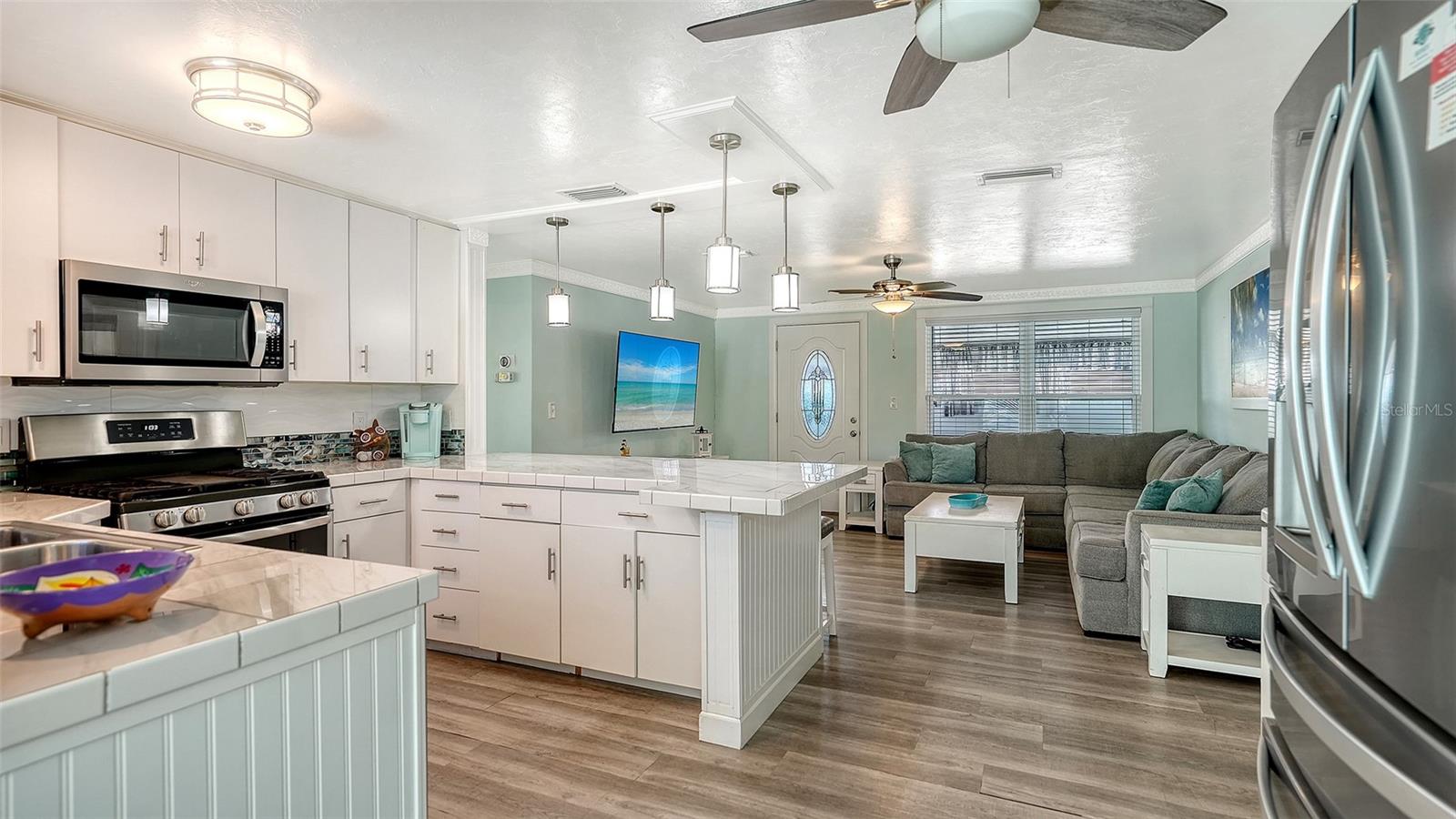 Listing photo id 16 for 848 4th Street