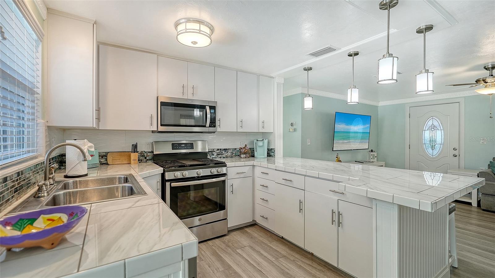 Listing photo id 17 for 848 4th Street