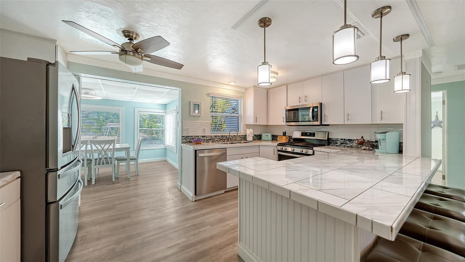 Listing photo id 18 for 848 4th Street