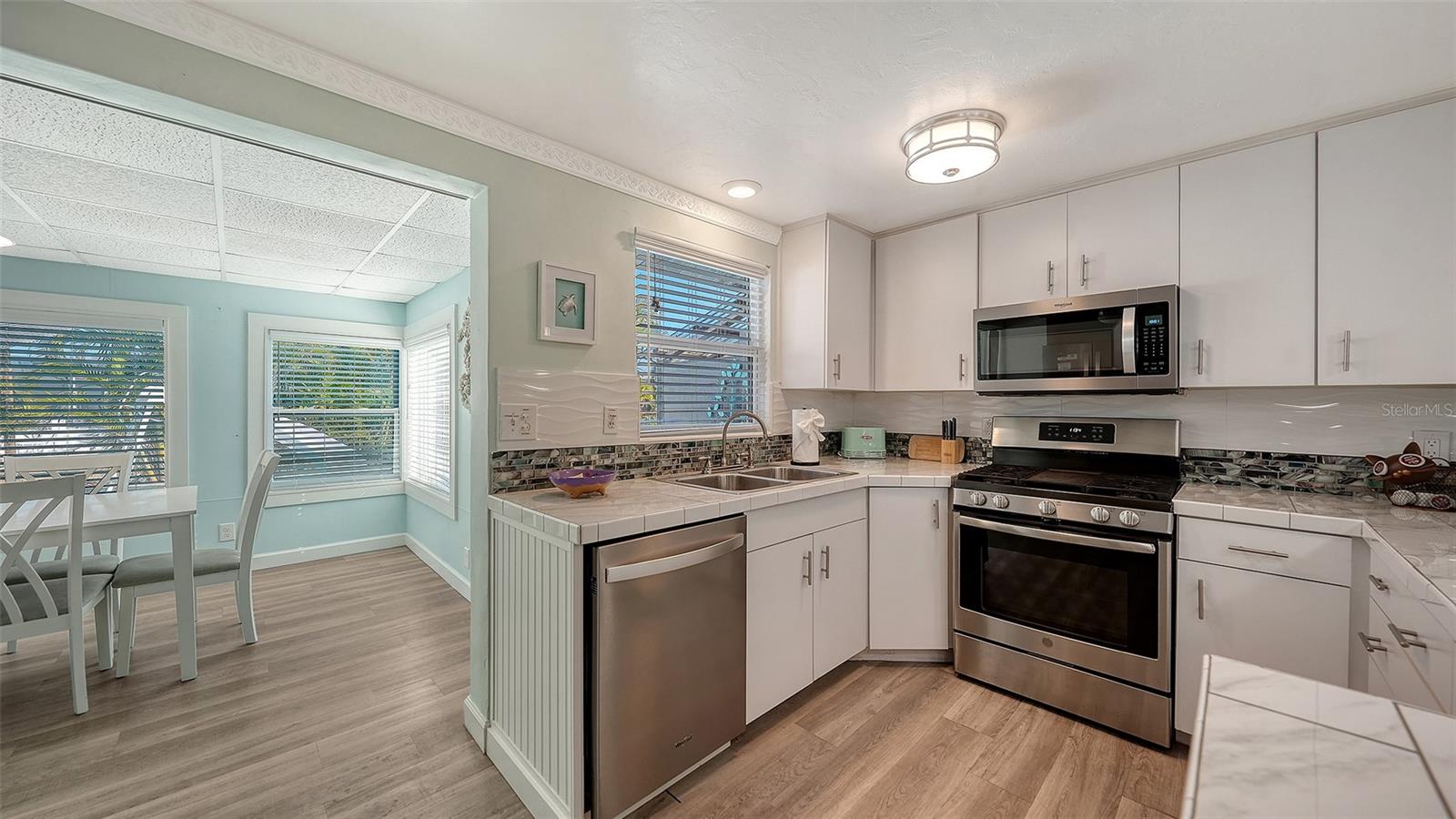 Listing photo id 19 for 848 4th Street