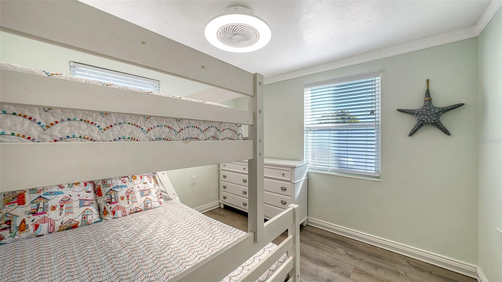 Listing photo id 24 for 848 4th Street