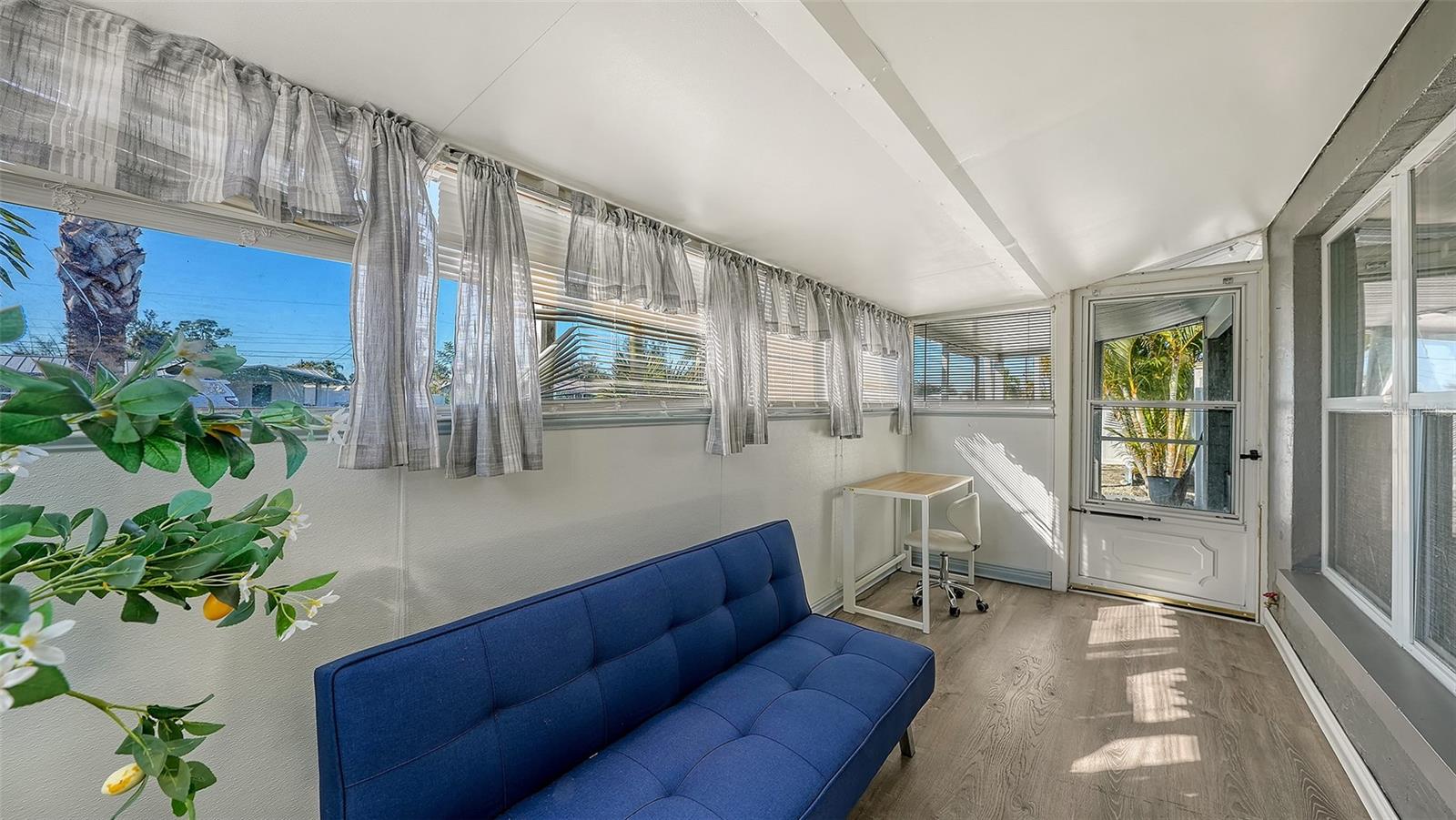 Listing photo id 26 for 848 4th Street