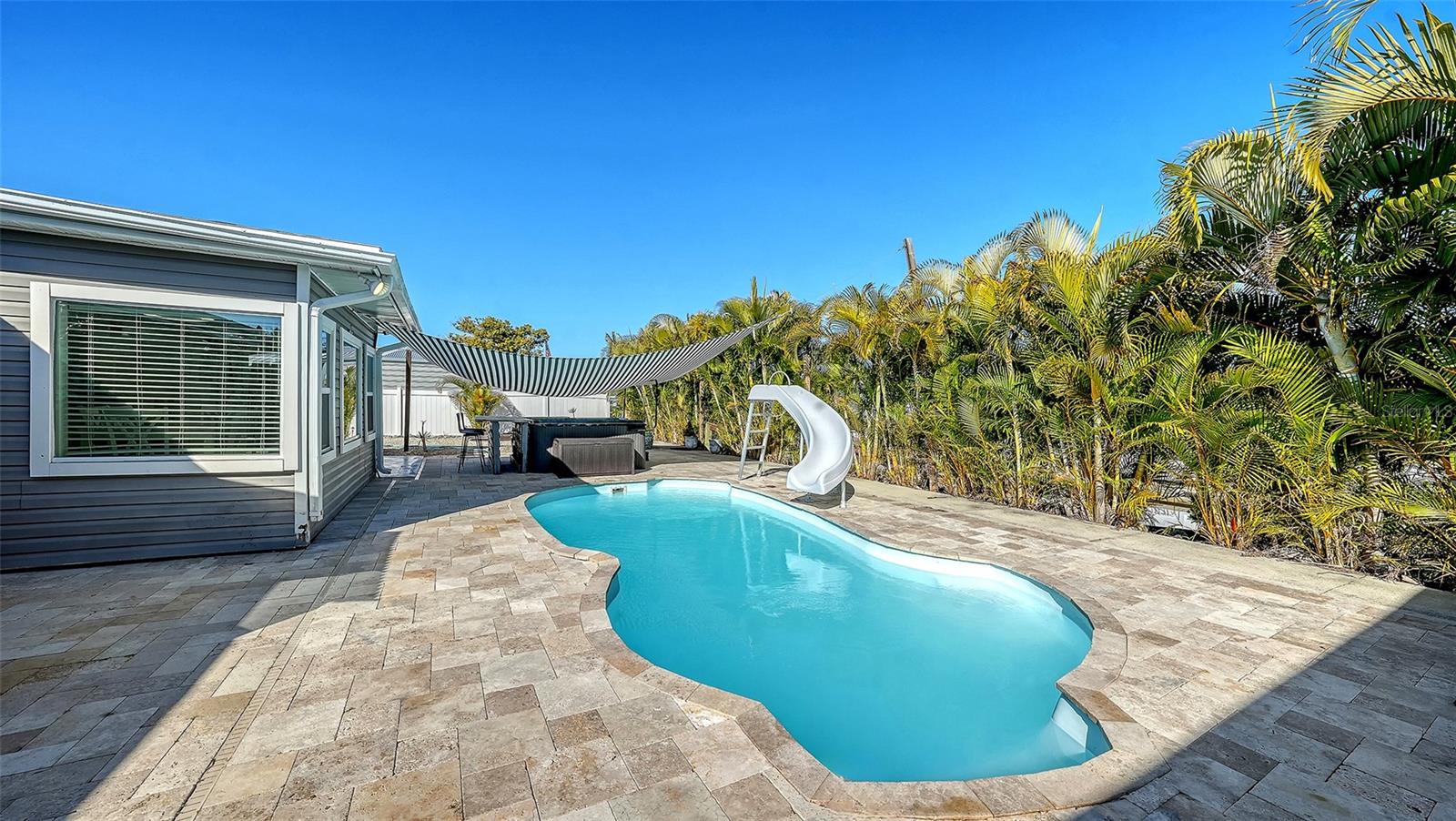 Listing photo id 35 for 848 4th Street