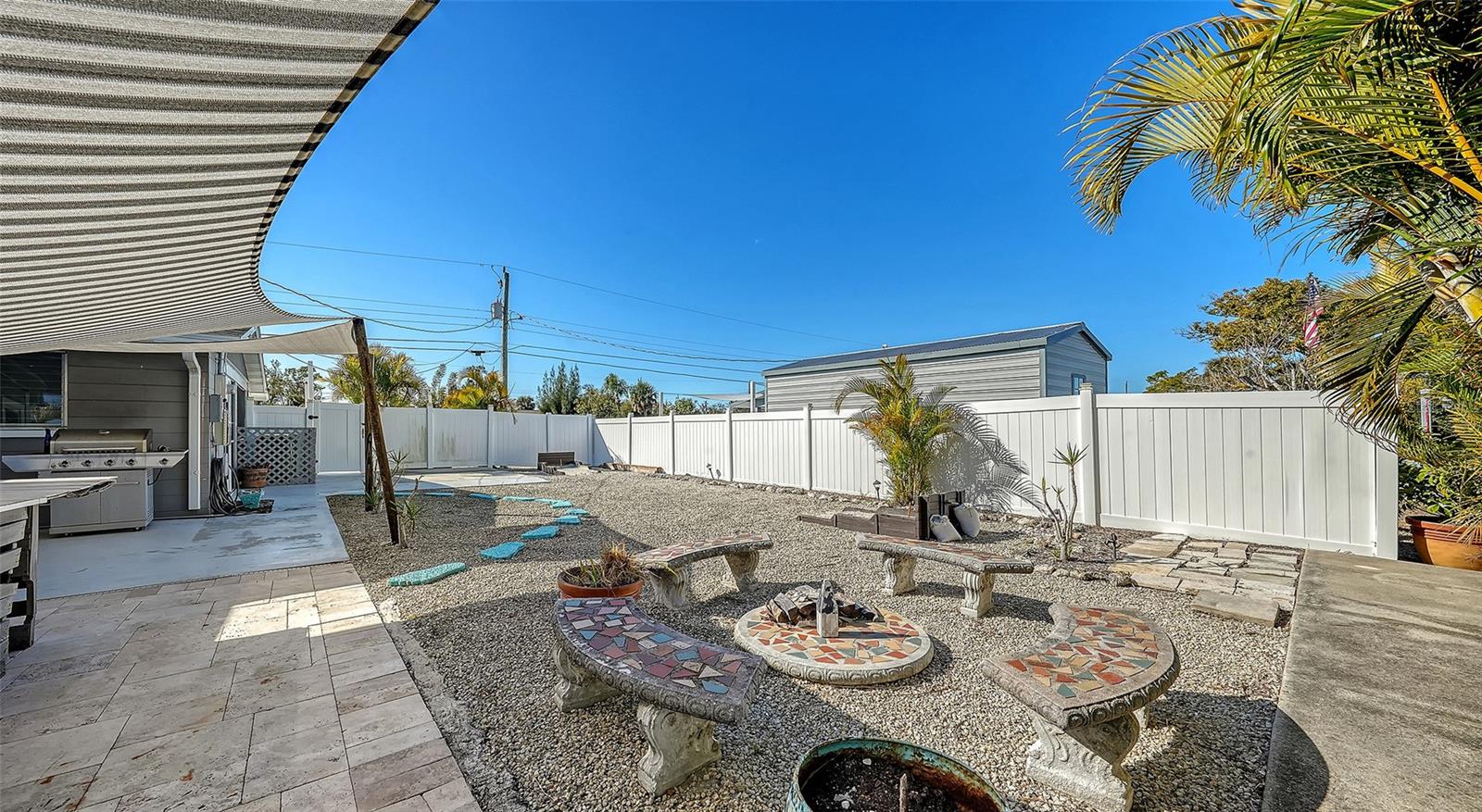 Listing photo id 40 for 848 4th Street