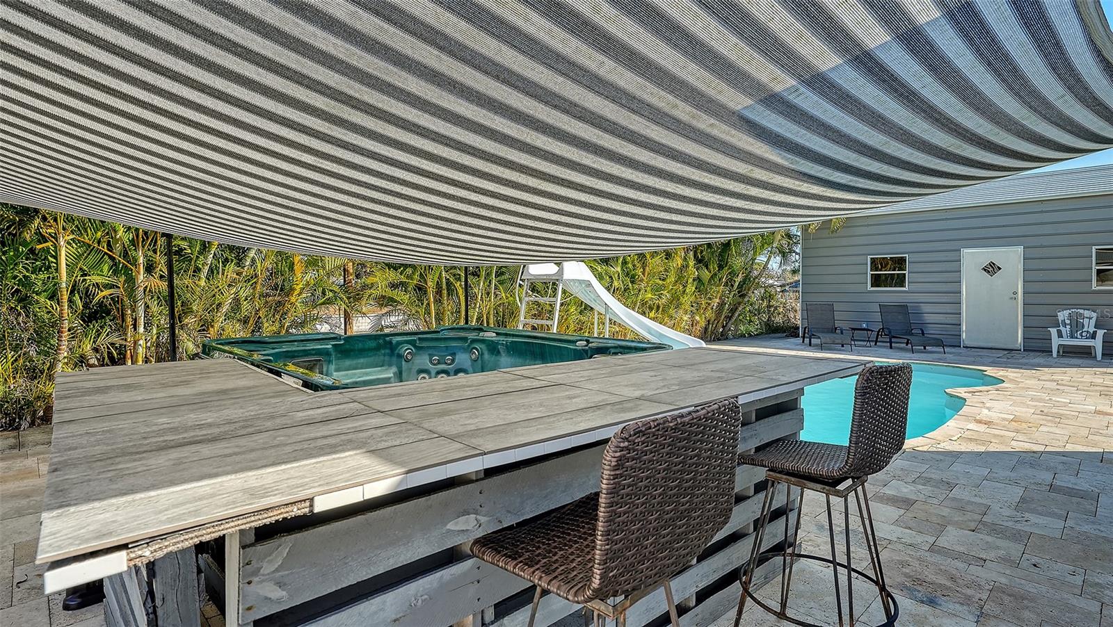 Listing photo id 45 for 848 4th Street