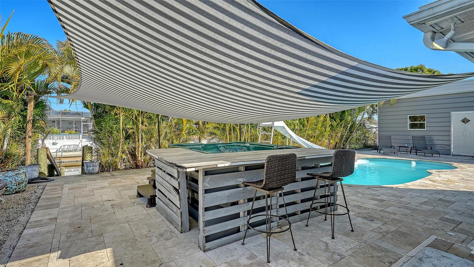 Listing photo id 46 for 848 4th Street