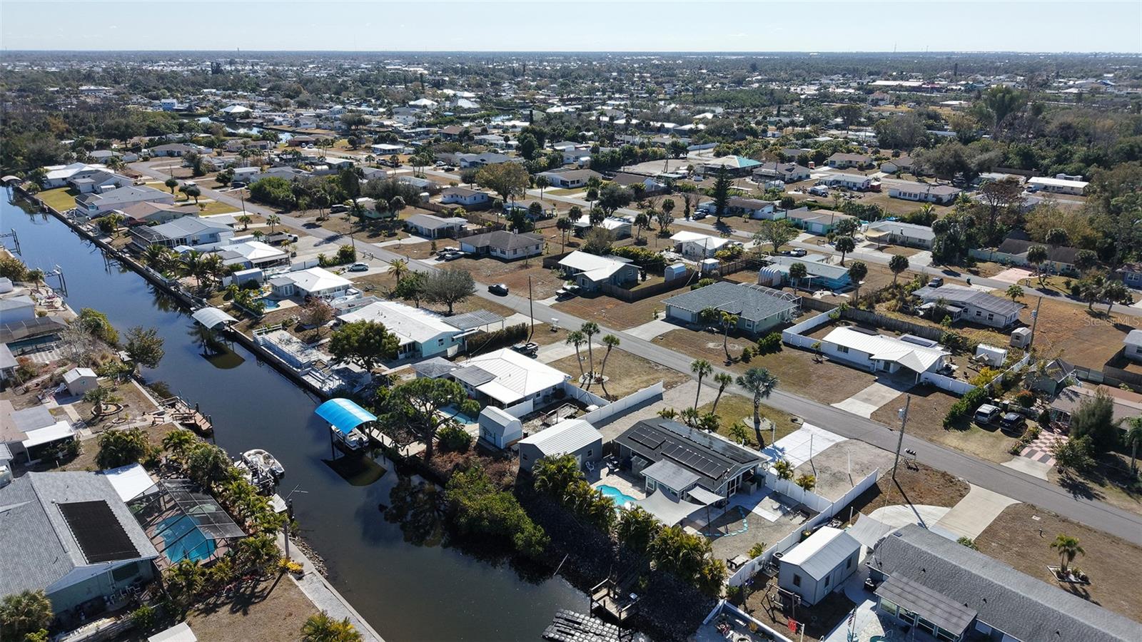 Listing photo id 53 for 848 4th Street