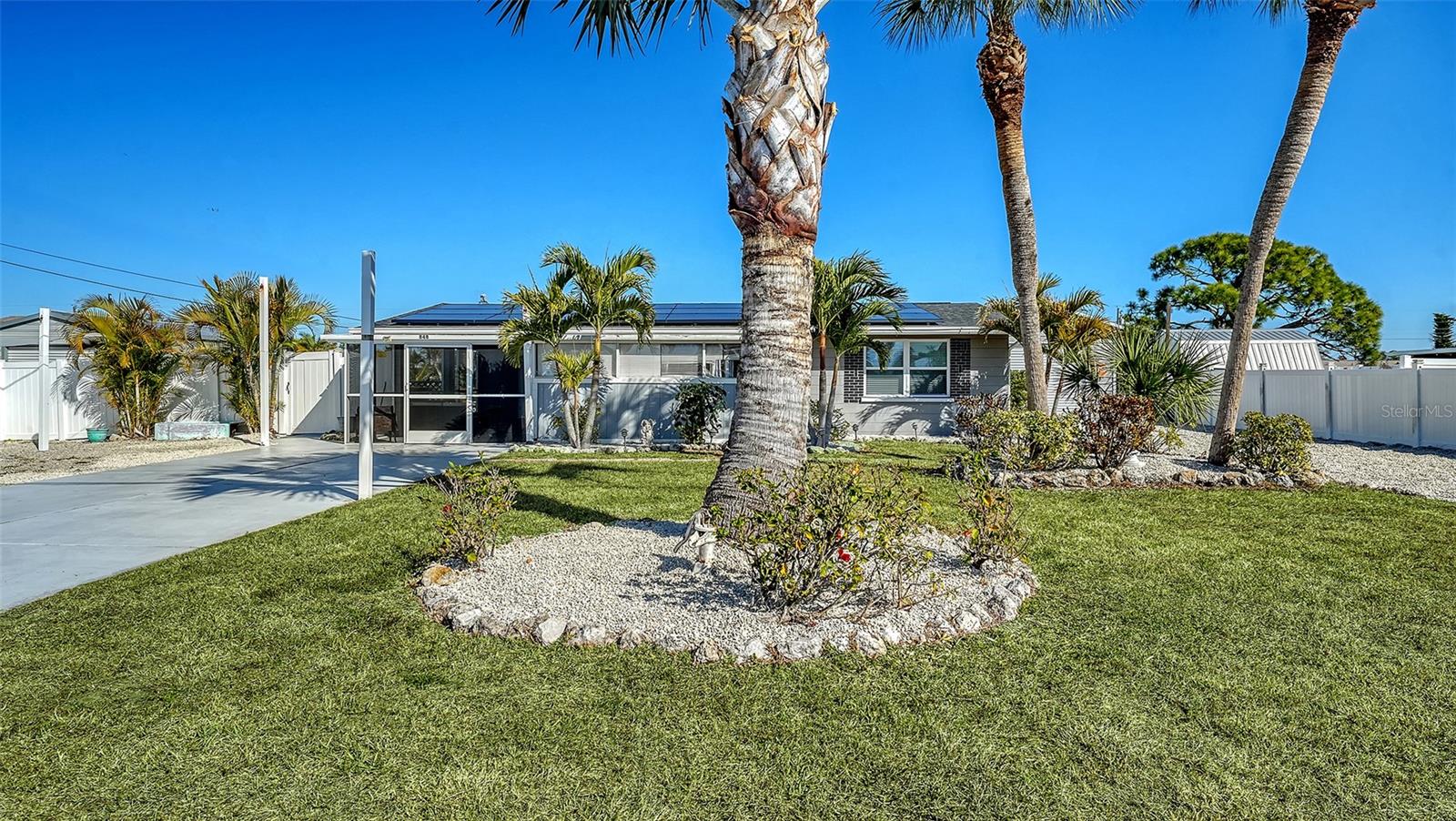 Listing photo id 5 for 848 4th Street