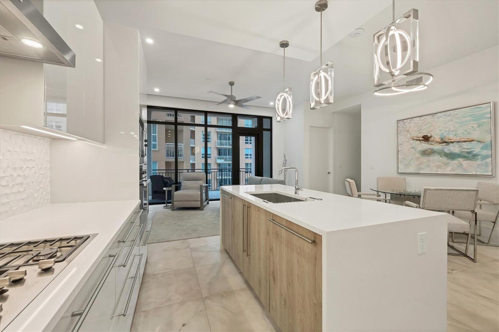 Listing photo id 8 for 33 Palm Avenue 902