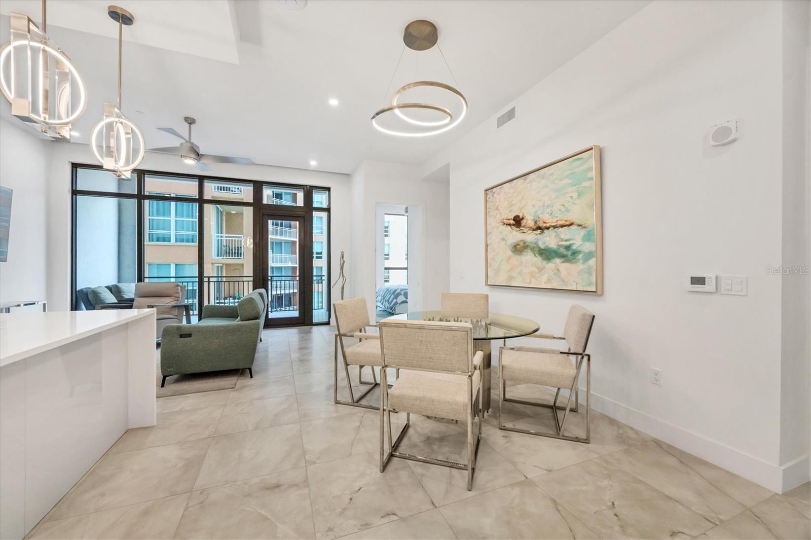 Listing photo id 10 for 33 Palm Avenue 902