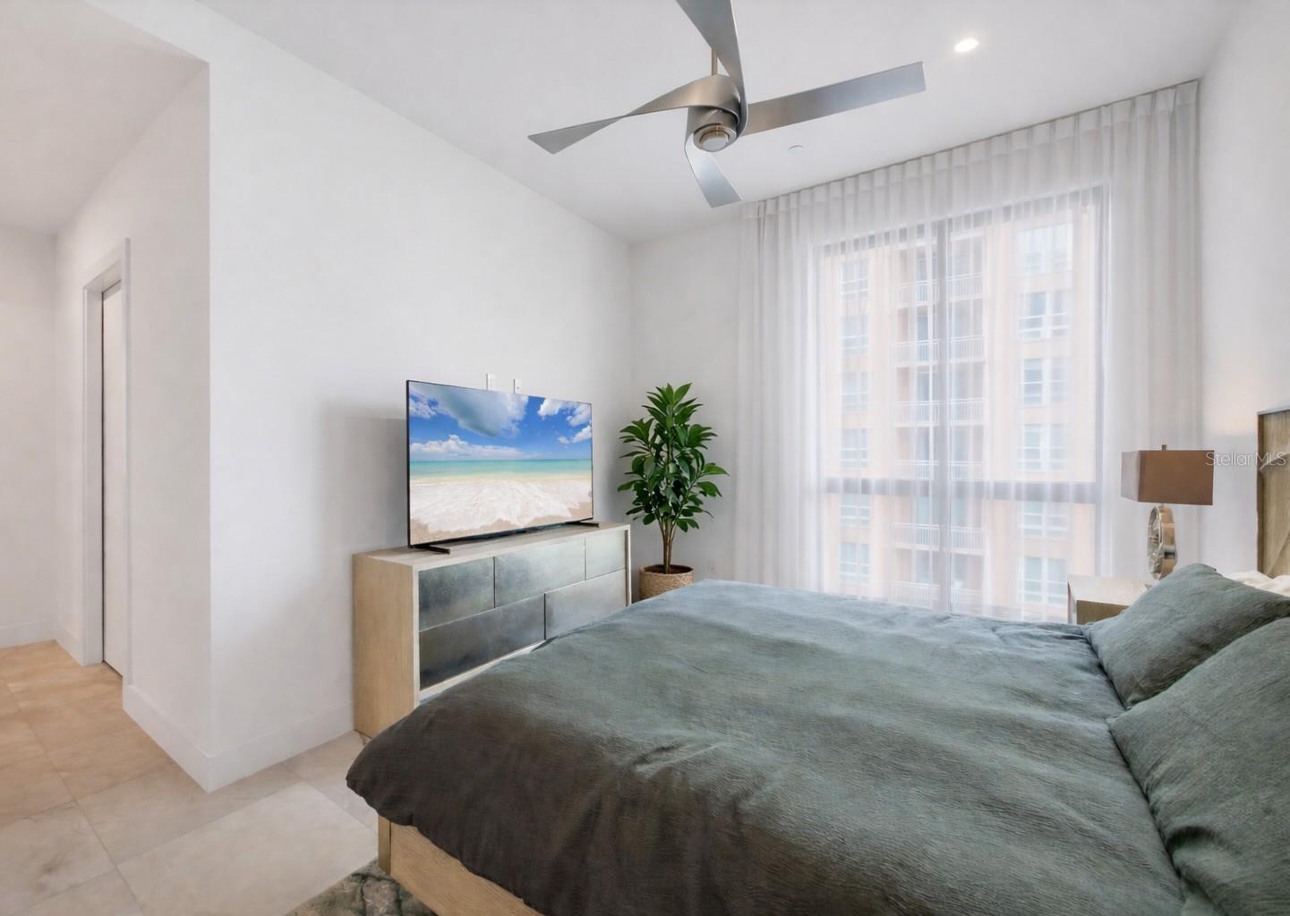 Listing photo id 12 for 33 Palm Avenue 902