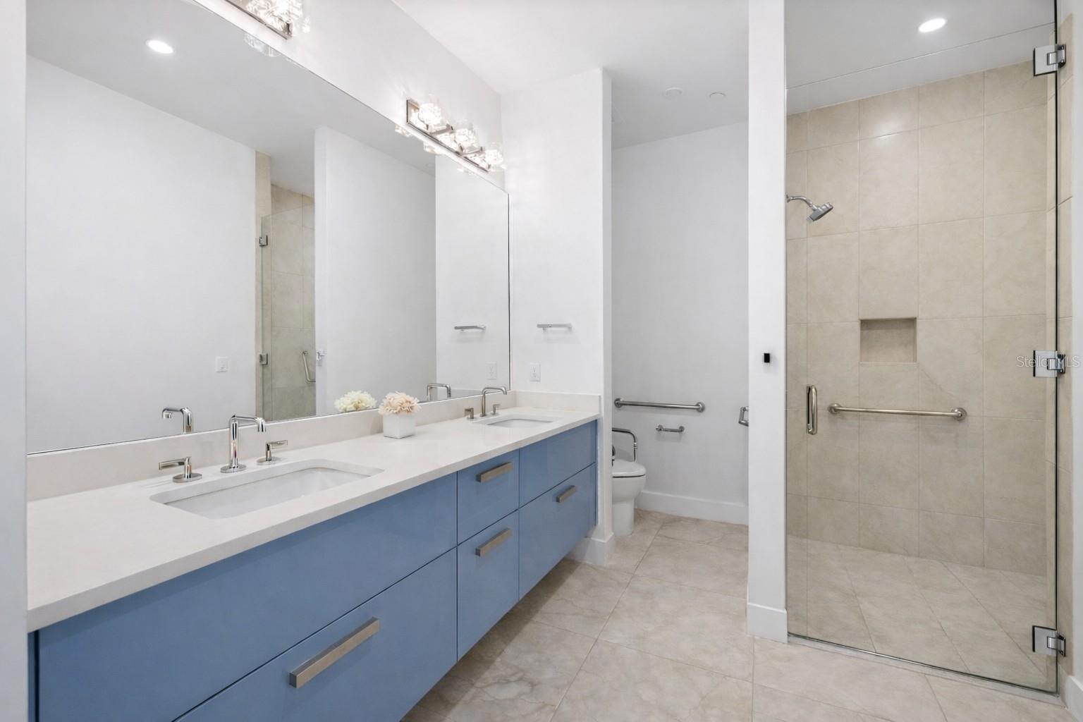 Listing photo id 14 for 33 Palm Avenue 902