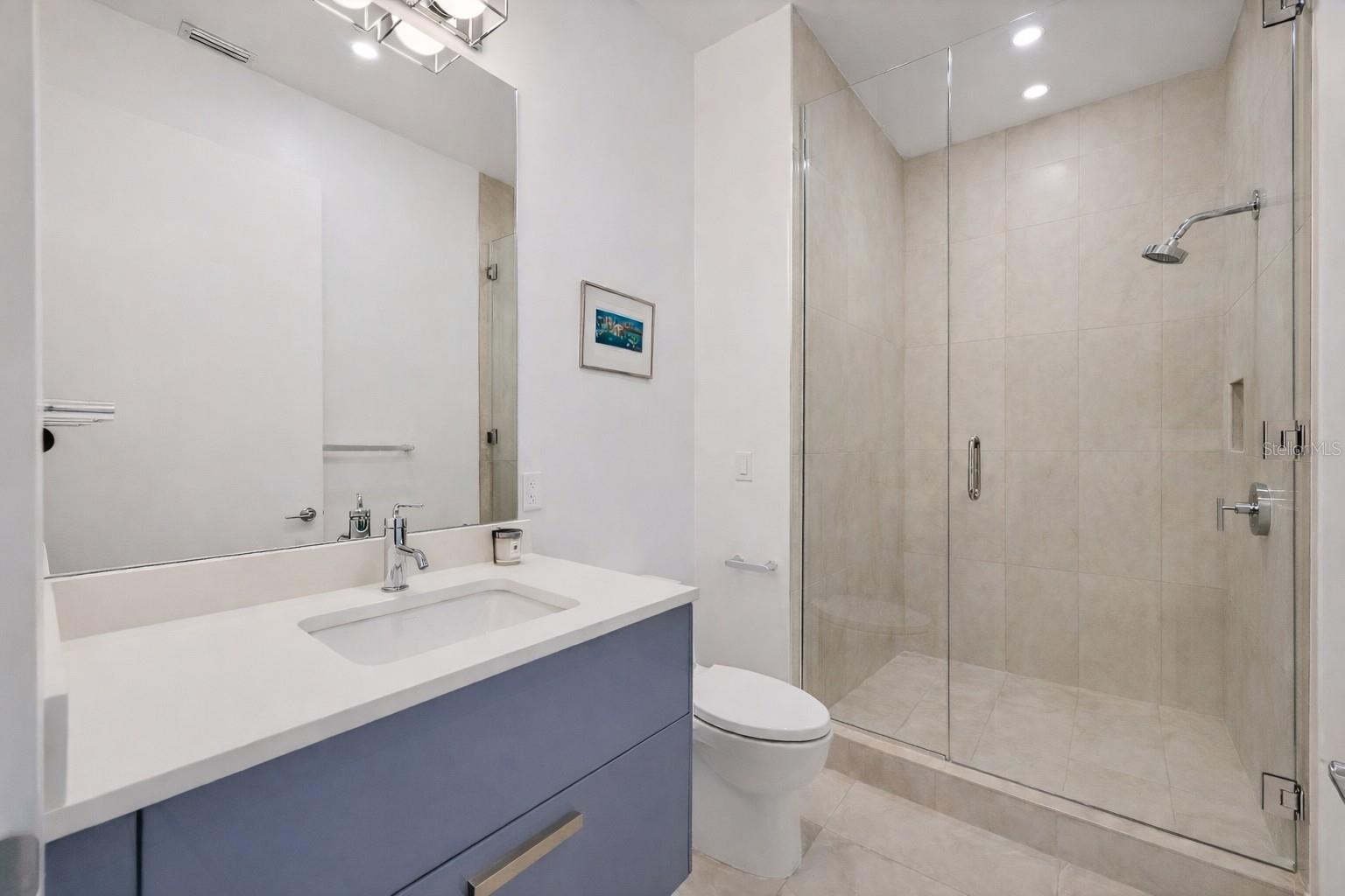 Listing photo id 17 for 33 Palm Avenue 902