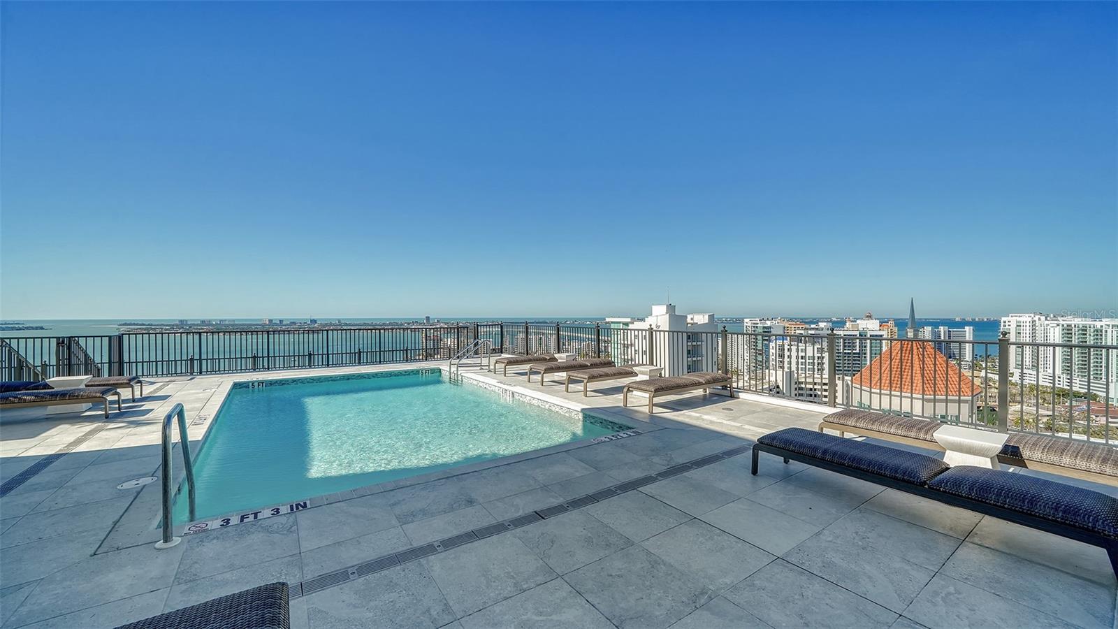 Listing photo id 24 for 33 Palm Avenue 902