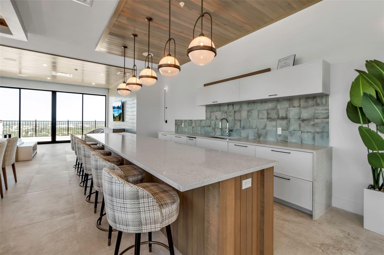 Listing photo id 31 for 33 Palm Avenue 902